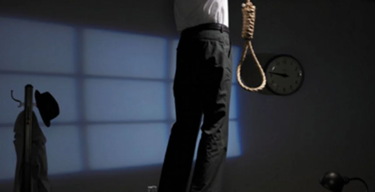 Bakıda üç uşaq atası özünü asaraq öldürüb