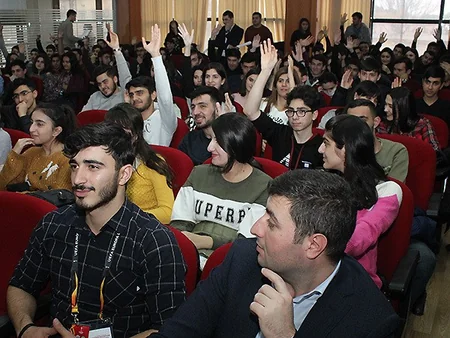 Avropa Liqasının final oyunu ilə əlaqədar daha bir universitetdə tələbələrlə görüş keçirilib