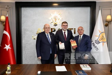 Azərbaycan nümayəndə heyəti AK Partinin İzmir təşkilatını ziyarət edib