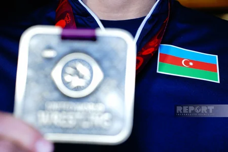 Avropa çempionatında tarixi uğura imza atan güləşçilərimiz Vətənə qayıdıb