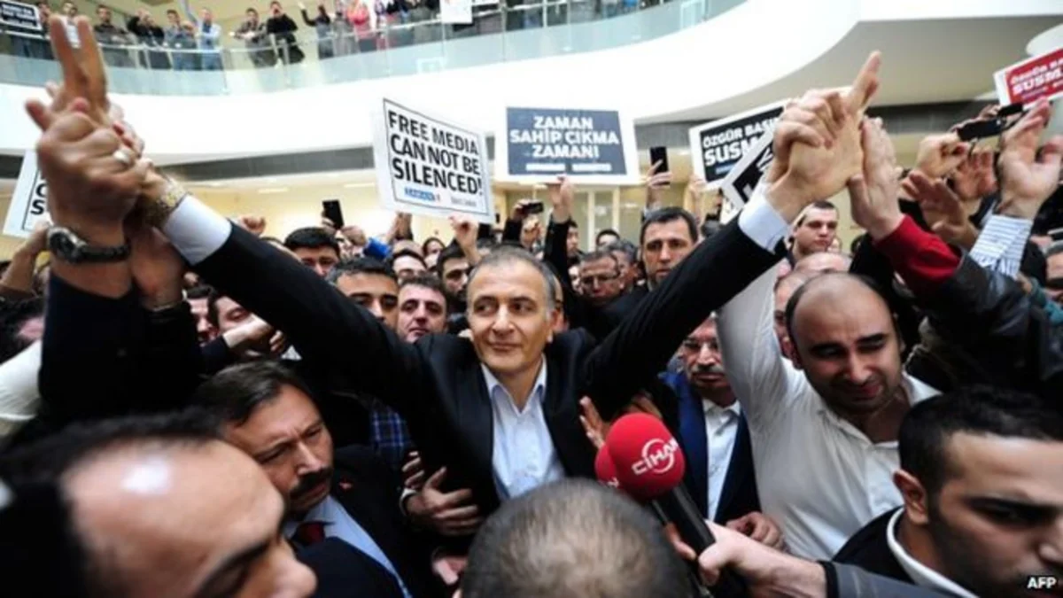 Turkey: Police detain Zaman chief editor in crackdown