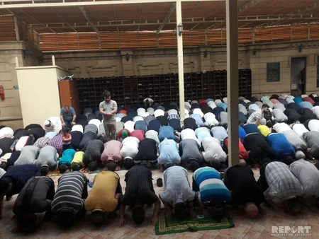 Eid prayer performed in Baku mosques -PHOTO