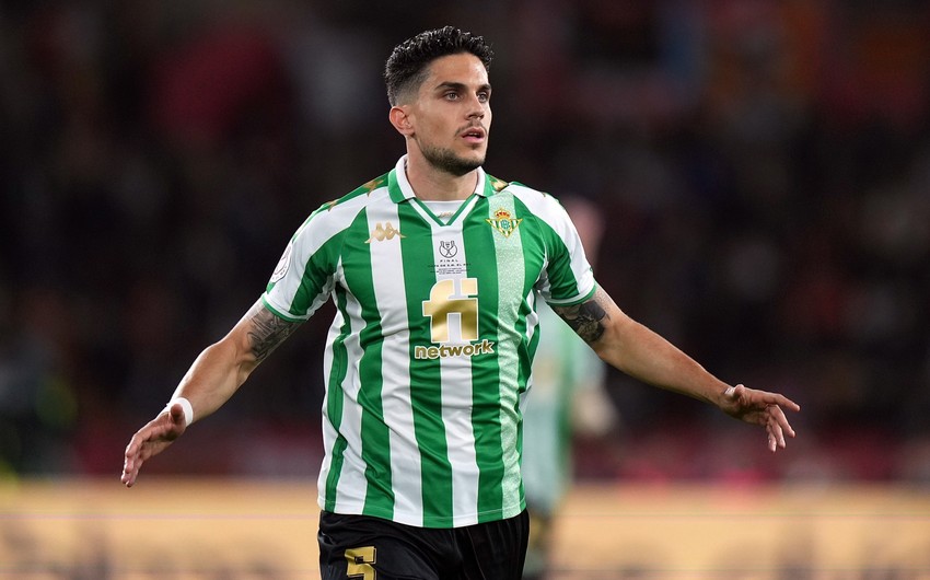 Betis müdafiəçisi ilə müqaviləni yeniləyib