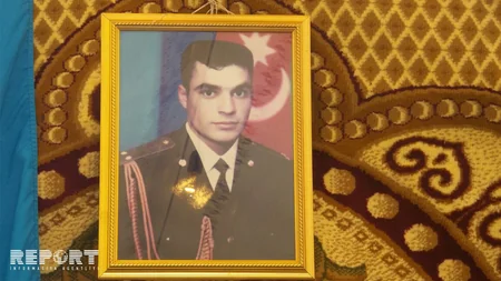 Медаль прапорщика ВС Азербайджана, павшего шехидом, вручена его семье - ФОТО