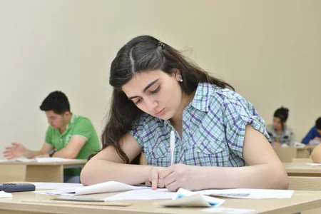 ​Bakı Ali Neft Məktəbində semestr imtahanlarını britaniyalı müəllimlər keçirir
