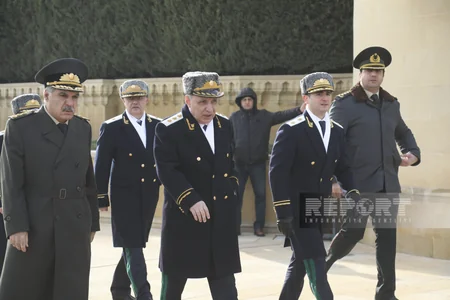 People of Azerbaijan pay tribute to 20 January martyrs - PHOTOS