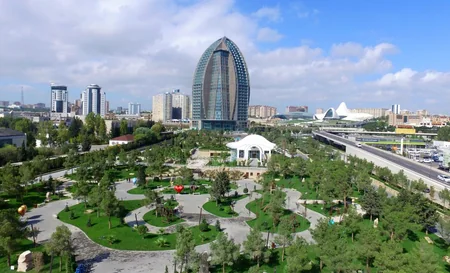 Azərbaycan Prezidenti Xətai rayonunda yeni yaradılan park kompleksinin açılışında iştirak edib