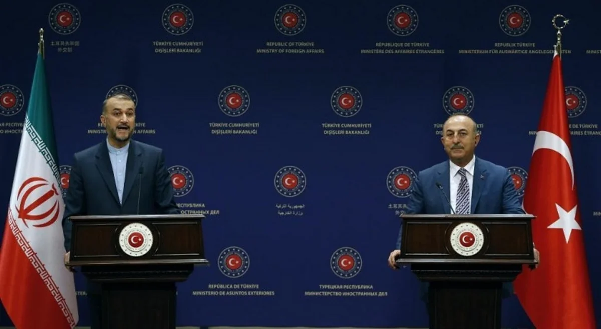 Turkish, Iranian FMs talk over phone