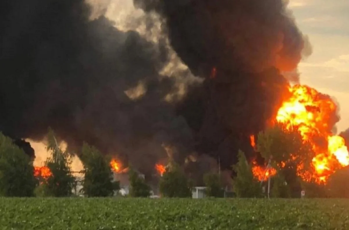 Russian strike hits oil depot in Ukraine: eleven injured