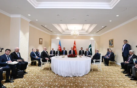 Astanada Azərbaycan Prezidenti, Türkiyə Prezidenti və Pakistanın Baş naziri arasında üçtərəfli görüş keçirilib - YENİLƏNİB-2