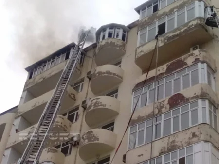 Bakının mərkəzində baş verən yanğın söndürülüb - YENİLƏNİB - FOTO