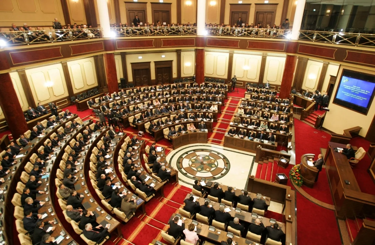 Qazaxıstan parlamentinin rəsmisi: Valideynlərim tez-tez bizə tarixi vətənimiz Azərbaycan haqqında danışardı - MÜSAHİBƏ