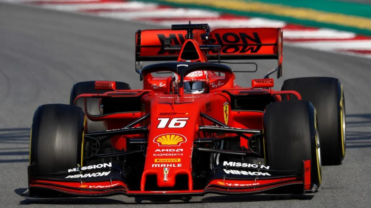 Пилот Феррари Леклер впервые победил на этапах Формулы-1