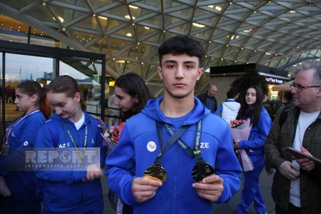 Avropa çempionatında qızıl medal qazanan gimnastlarımız Vətənə dönüblər