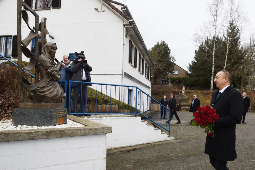 İlham Əliyev Belçikanın Vaterlo şəhərində  Xurşidbanu Natəvanın abidəsini ziyarət edib