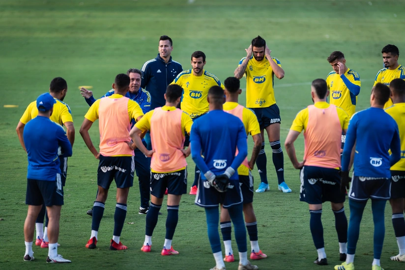 Tanınmış klubun futbolçuları tətil elan ediblər