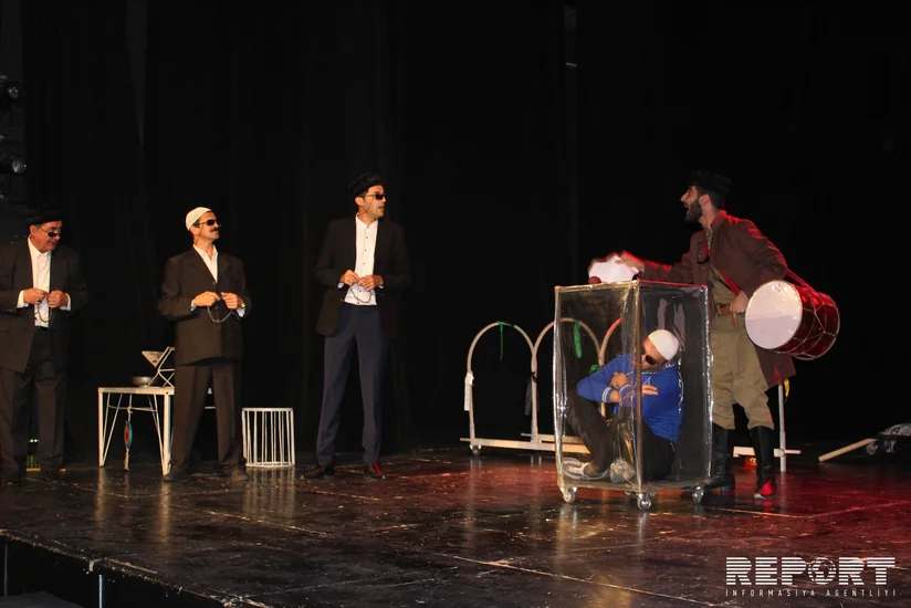 Gəncə Dövlət Dram Teatrı Tbilisidə “Dəli yığıncağı” tamaşası ilə çıxış edib - FOTO