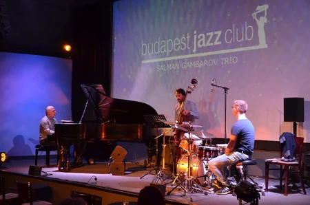 Salman Qəmbərov Macarıstanda Budapeşt Jazz Clubda konsert verib