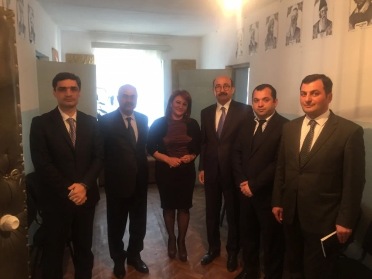 Nazir Salyan Rəsm Qalereyasının fonduna iki yeni əsər təqdim edib