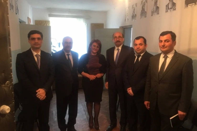 Nazir Salyan Rəsm Qalereyasının fonduna iki yeni əsər təqdim edib