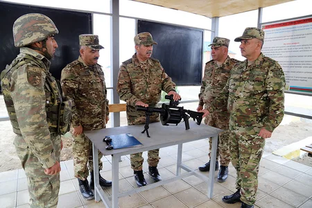 Defense Minister watches combat training classes