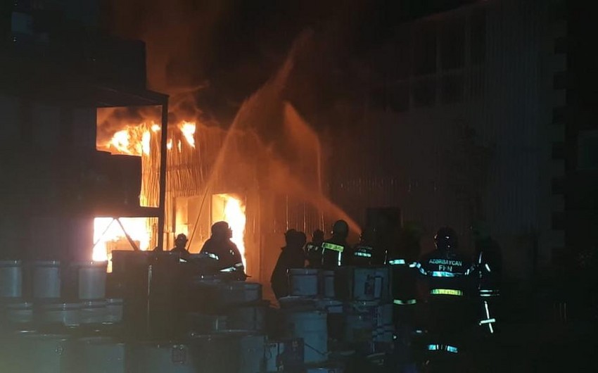Bakıda fabrikdə yanğın söndürülüb, xəsarət alanlar var 