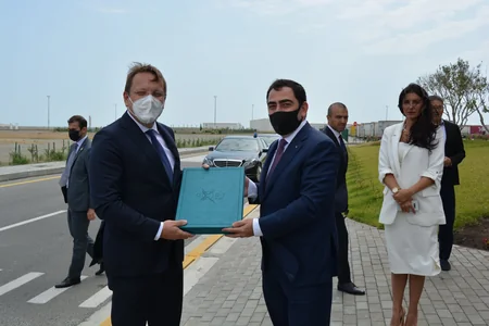 EU ready to invest in various projects in Baku port 