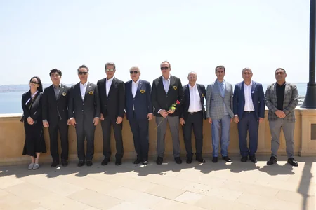 Dünya çempionatının nümayəndə heyəti Fəxri xiyabanı və Şəhidlər xiyabanını ziyarət edib