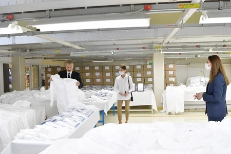 Ilham Aliyev, Mehriban Aliyeva inaugurate face mask factory