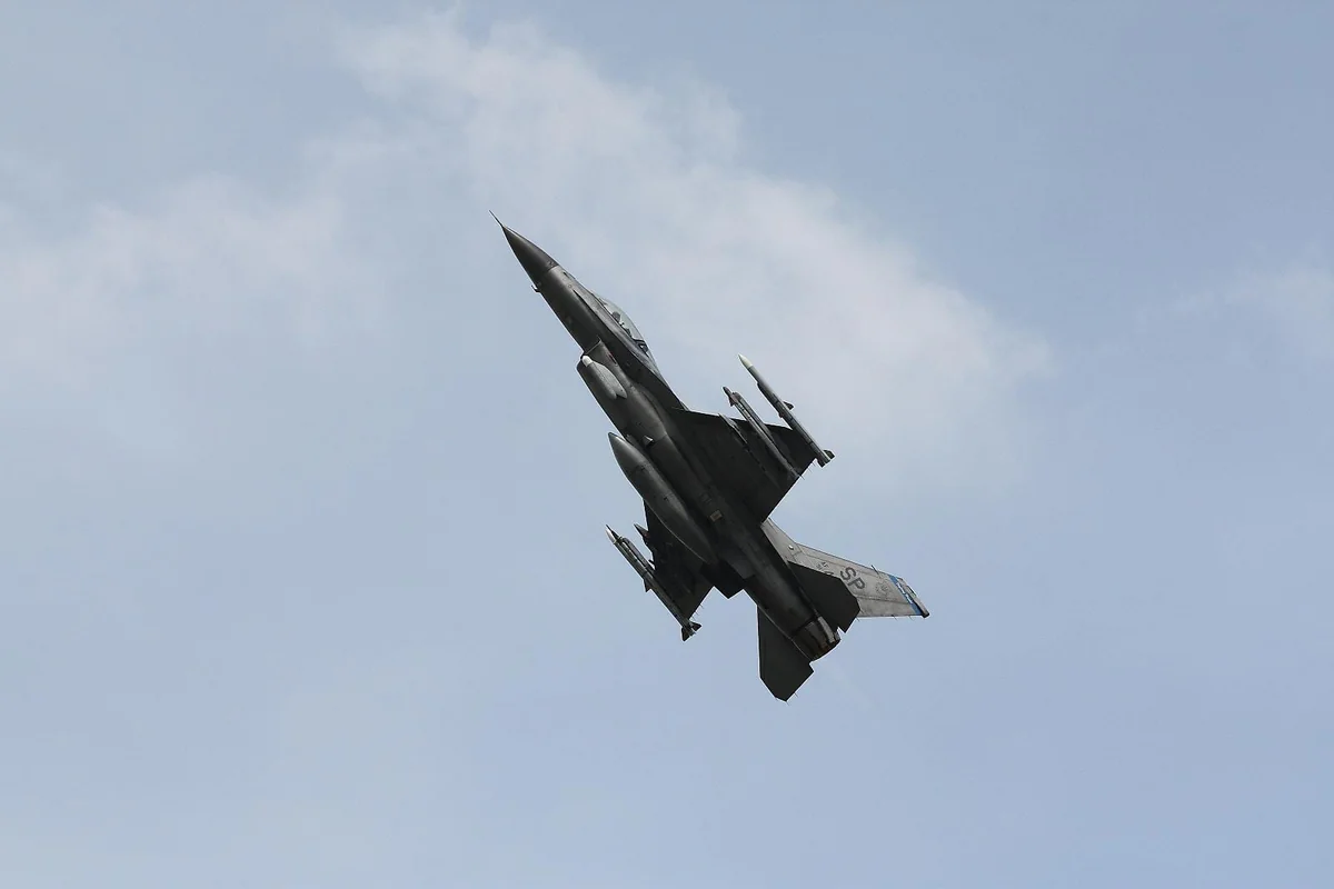 Ukraynalı pilotların F-16 qırıcılarını idarə etmək üçün nə vaxt təlimə başlayacaqları açıqlanıb
