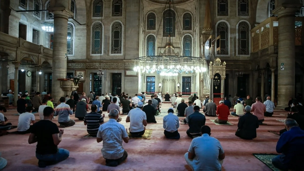 Türkiyədə məscidlər tam açıldı