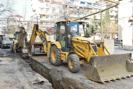 Bakının İbrahimpaşa Dadaşov küçəsində su xətləri yenilənib
