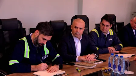 Əli Əsədov yanğın baş verən Neft Emalı Zavodunda əməliyyat müşavirəsi keçirib