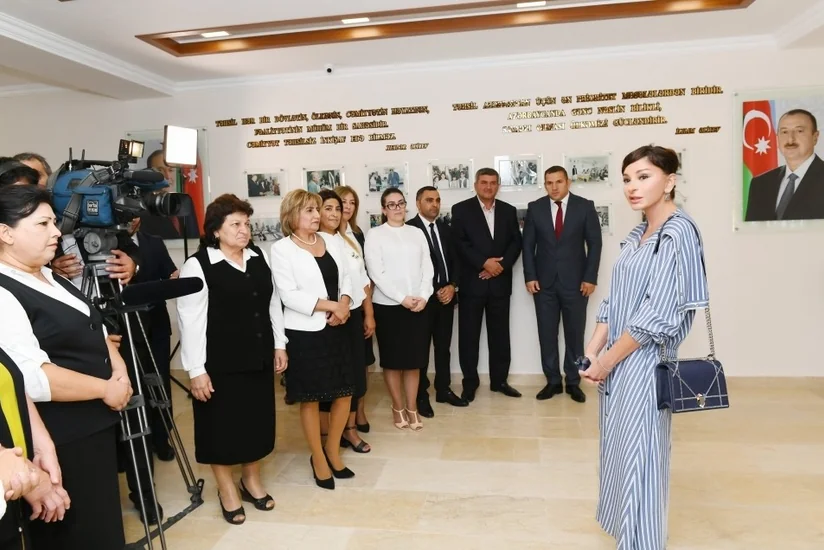 Birinci vitse-prezident Kürdəxanıda 113 nömrəli məktəbdə yenidənqurmadan sonra yaradılan şəraitlə tanış olub