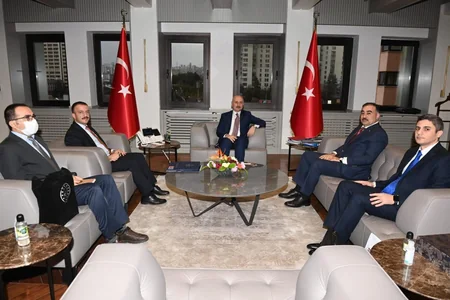 Azərbaycan səfiri Türkiyənin nəqliyyat naziri ilə görüşüb