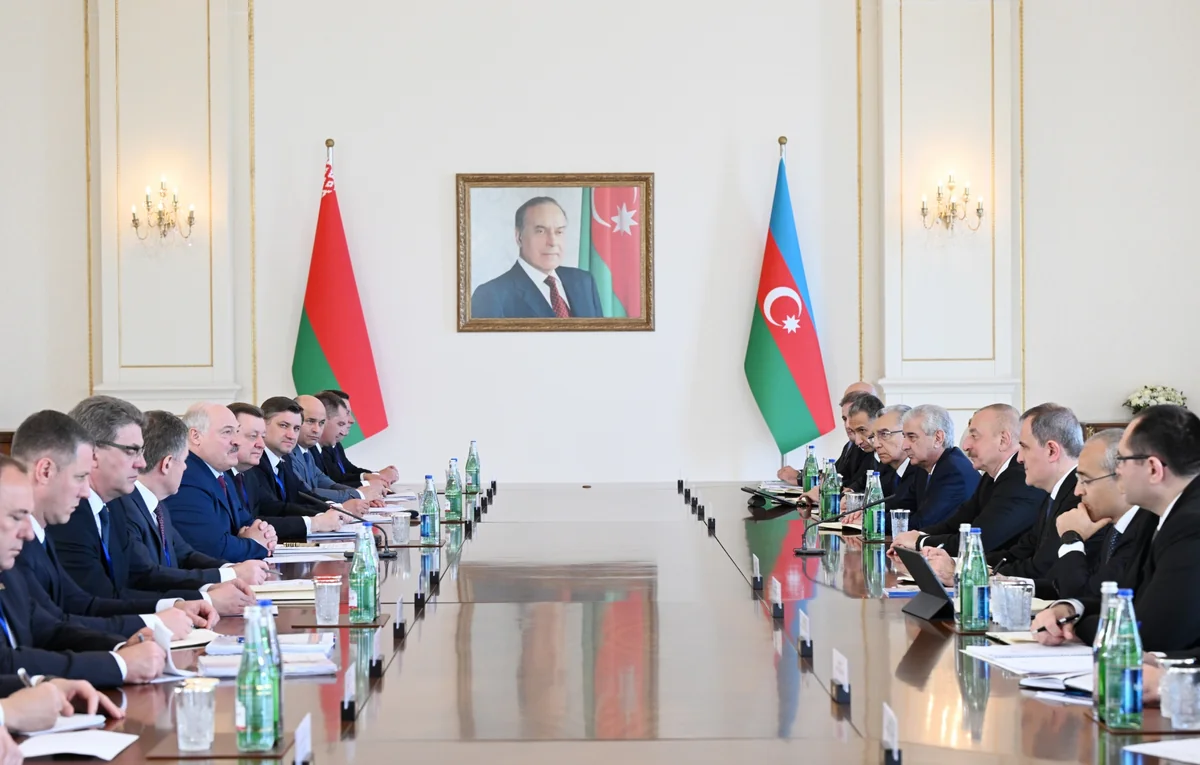 President Ilham Aliyev holds expanded meeting with President Aleksandr Lukashenko