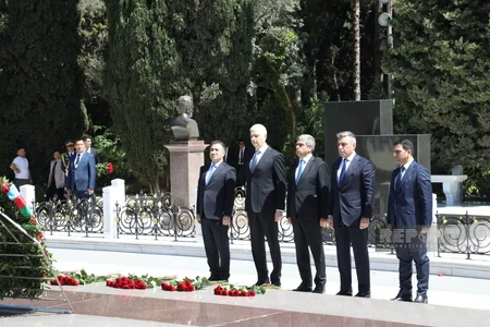 Ümummilli Lider Heydər Əliyevin xatirəsi anılır - FOTOREPORTAJ