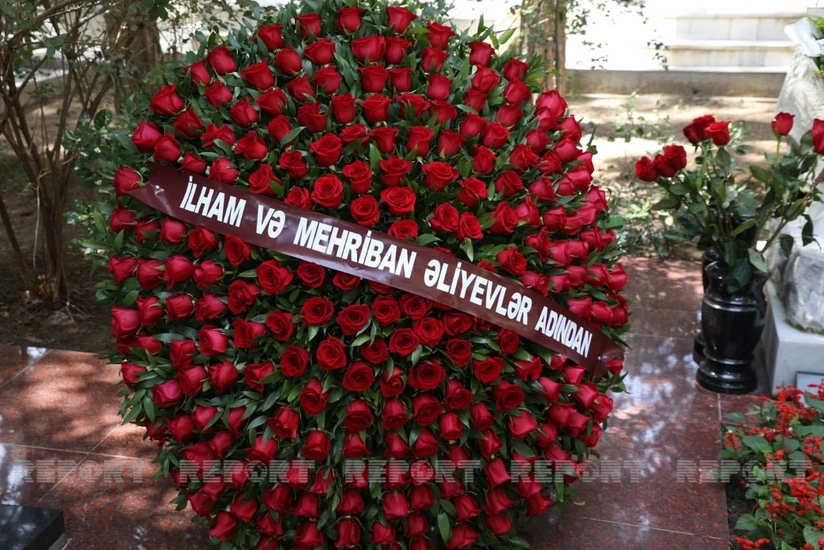 İlham Əliyev və Mehriban Əliyeva Müslüm Maqomayevin anım mərasiminə əklil göndərib