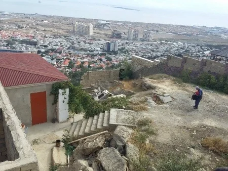 AMEA əməkdaşları Badamdarda tədqiqat aparan zaman uçqun baş verib
