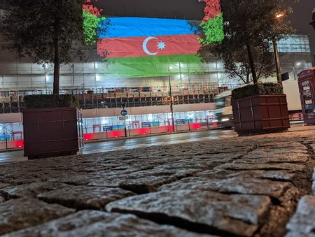 Böyük Britaniyada 6 bina Azərbaycan bayrağının rənglərinə boyanıb