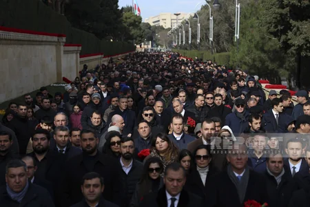 People of Azerbaijan pay tribute to 20 January martyrs - PHOTOS