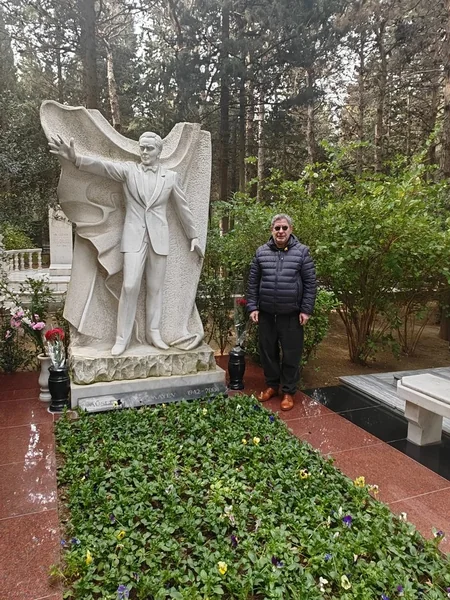 Rusiyalı məşhur psixoloq Heydər Əliyevin məzarını ziyarət edib