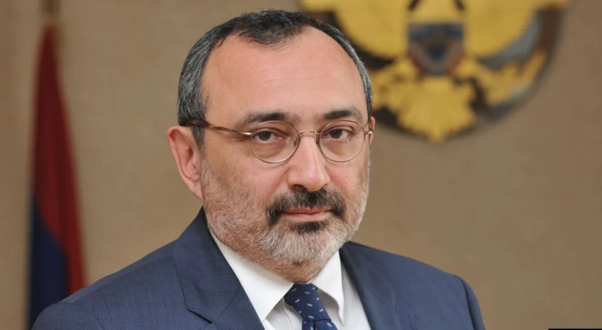 Ermənistanda istefalar davam edir