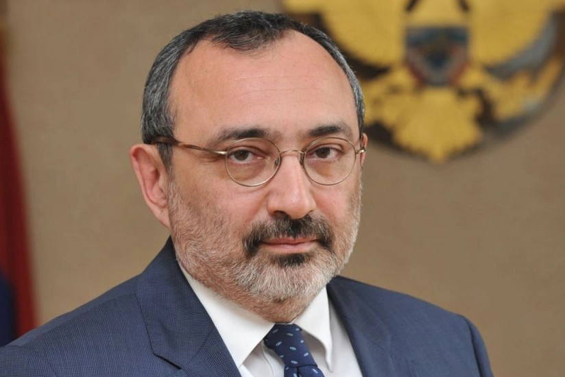 Ermənistanda istefalar davam edir