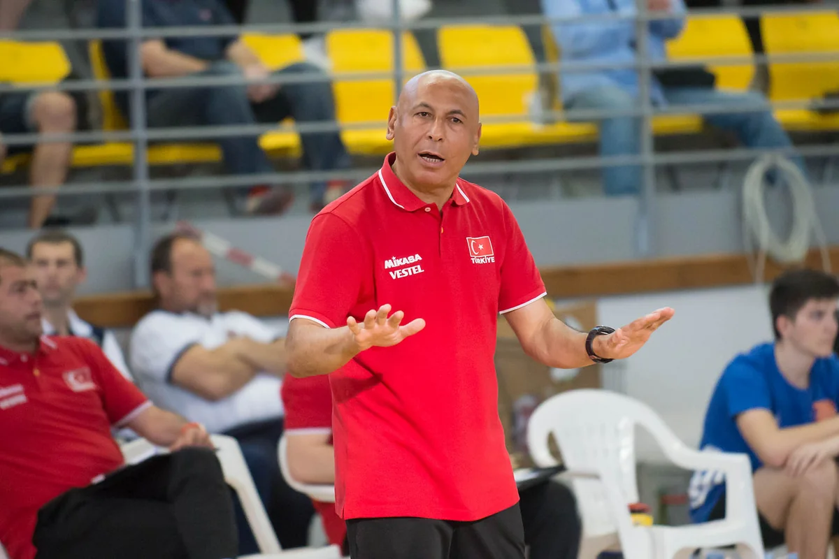 Türkiyənin daha bir voleybol məşqçisi Azərbaycanda işləyəcək