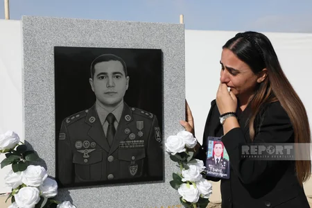 Azərbaycan xalqı antiterror şəhidlərinin məzarlarını ziyarət edir