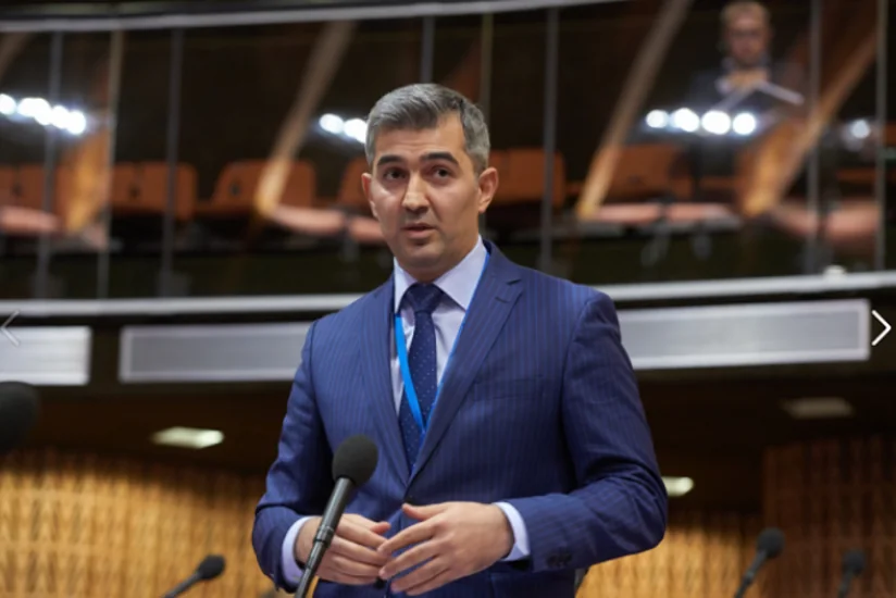Deputat: “Hansı yerlərdə siqaret çəkilməsinin məhdudlaşdırılmasını tənzimləyən cərimənin artıq hüquqi qüvvəsi yoxdur”