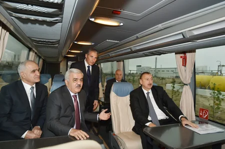 ​İlham Əliyev Sumqayıtda iki zavodun açılışında iştirak edib