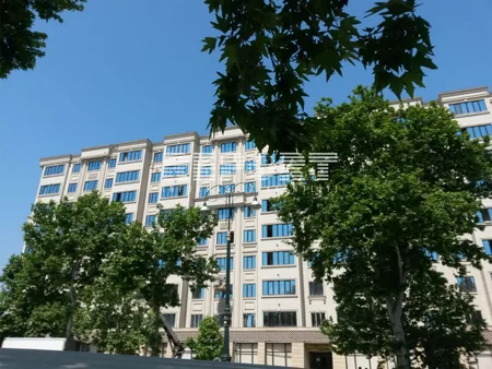 Gəncədə fasadları poliuretan materiallarla üzlənən binaların işıqlandırma sistemləri sökülür