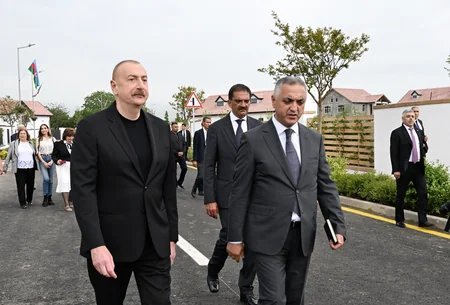 İlham Əliyev və Mehriban Əliyeva Xocalı şəhərinə köçən sakinlərlə görüşüblər - YENİLƏNİB